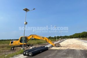 Lampu PJU Tenaga Surya 100 Watt: Spesifikasi, Harga, dan Cara Pemesanan Terbaru 2025